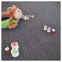 Gazon Synthétique Happy Party - Couleur Gris Foncé - Classé Feu - 20mm - 1m X 9m -Flora Soldes 645cece4ae3428.48050462